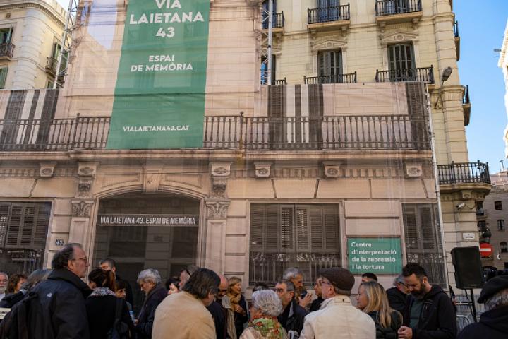 Acto conmemorativo en repulsa por las torturas practicadas por la Policía franquista en la antigua comisaría barcelonesa de Vía Laietana.