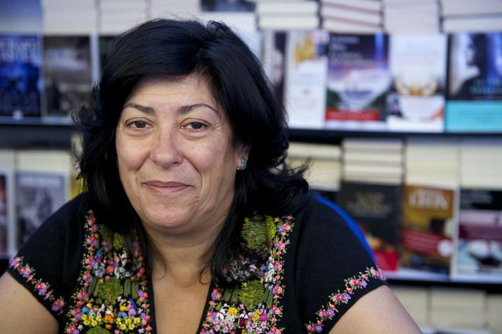 Almudena Grandes en una imagen de 2013 en la Feria del Libro de Madrid.