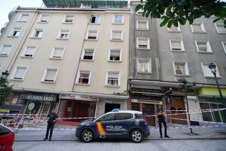 El edificio de Vigo en el que han muerto tres niños y su madre.