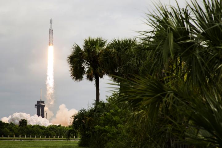 Despegue de la nave espacial en la misión 'Psiche'