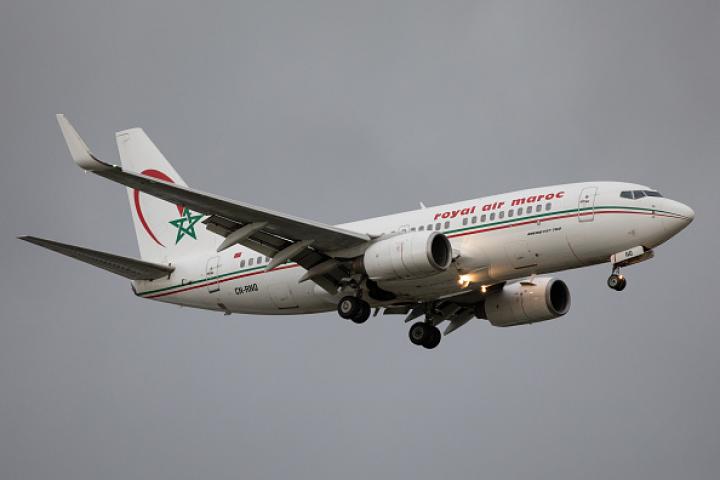 Imagen de archivo de un Boeing 737 de la Royal Air Maroc, aterrizando en el aeropuerto londinense de Heathrow.