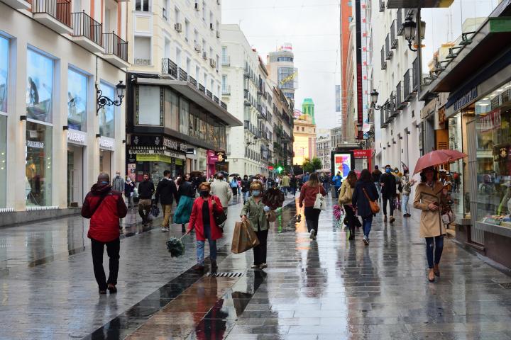 Imagen de archivo del centro de Madrid en un día otoñal y lluvioso.