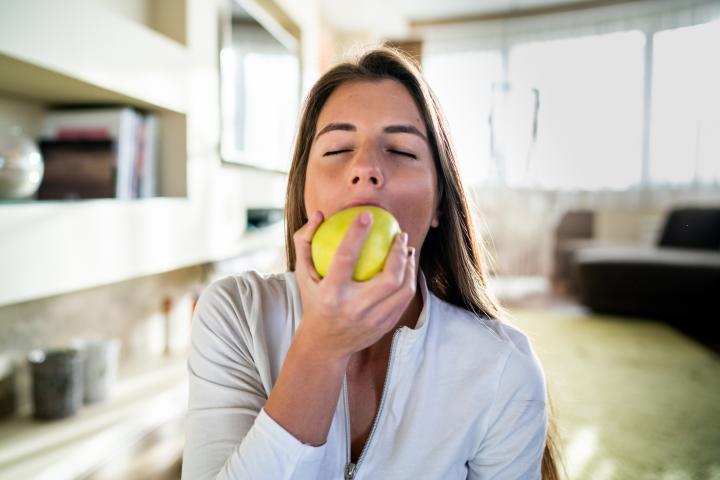 La manzana es una de las frutas obligatorias en una alimentación sana y equilibrada.