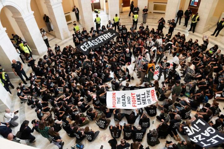 Protesta de centenares de activistas judíos en el interior del Capitolio de EEUU