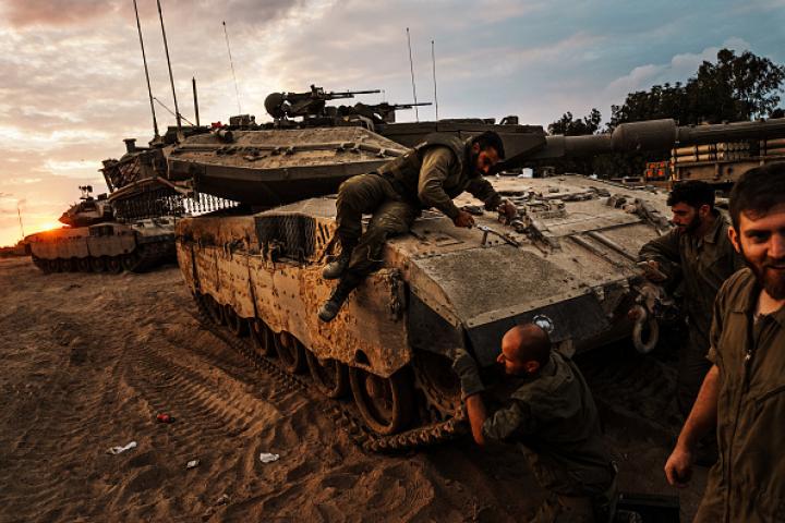 Despliegue de tanques israelíes en la frontera con Gaza.