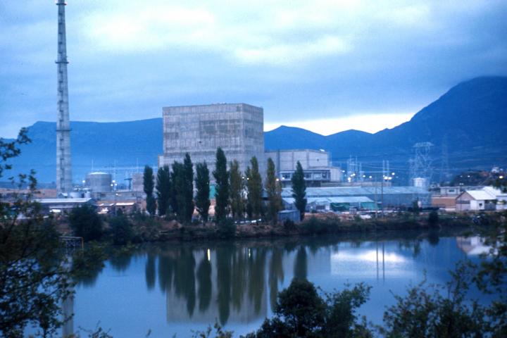 Vista de la central nuclear de Santa María de Garoña.