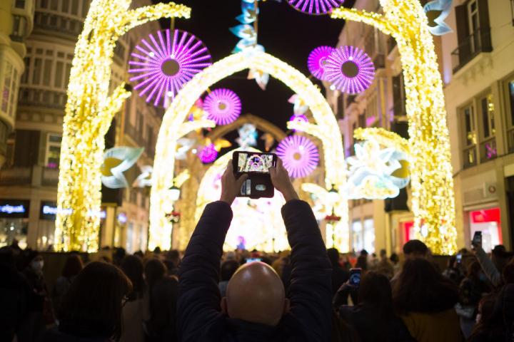 Las luces de Navidad en Málaga iluminan cada año la calle Larios.