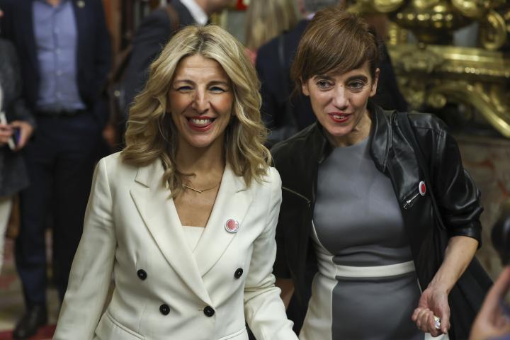 La vicepresidenta segunda y ministra de Trabajo en funciones, Yolanda Díaz y la portavoz de Sumar en el Congreso, Marta Lois.
