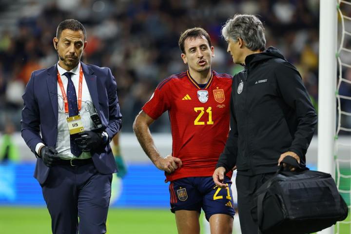 Mikel Oyarzabal se retira lesionado