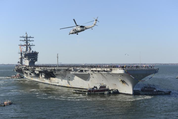 Foto de archivo del USS Dwight D. Eisenhower (CVN 69)