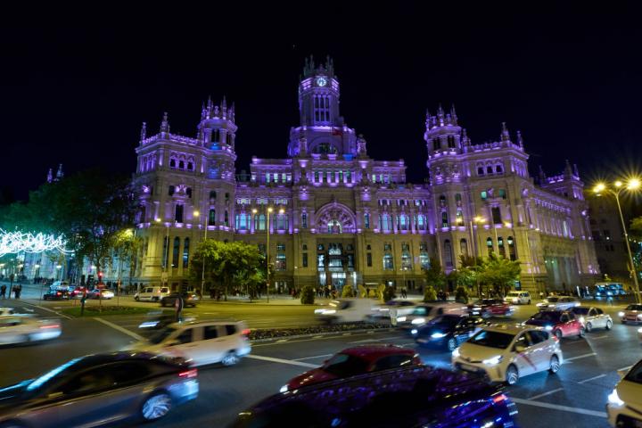 Vuelven los buses de la Navidad a Madrid, una oportunidad para ver la capital iluminada.