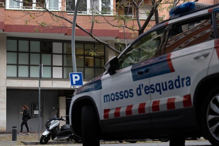 Imagen de archivo de un coche patrulla de los Mossos d'Esquadra en Barcelona.