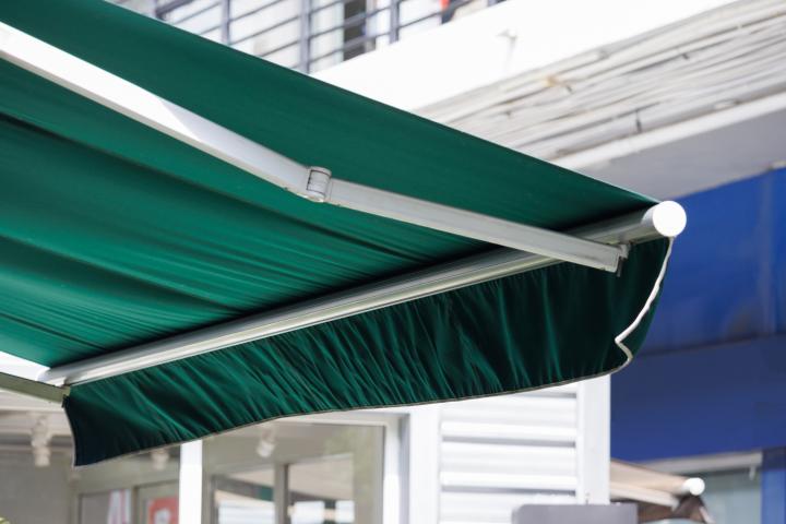 Toldo verde.