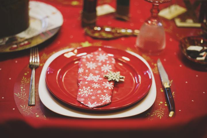 Imagen de archivo de una mesa navideña.