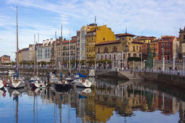 Imagen de archivo de Gijón, donde ha caído el primer premio de la Lotería Nacional de hoy