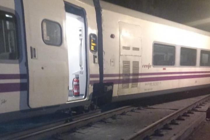 Imagen del Intercity descarrilado en Madrid difundida por el ministro Oscar Puente en 'X'.