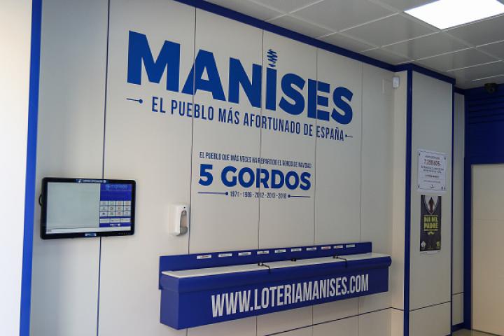 Administración de Loterías de Manises, donde han caído 5 premios Gordos del Sorteo Extraordinario de Navidad.