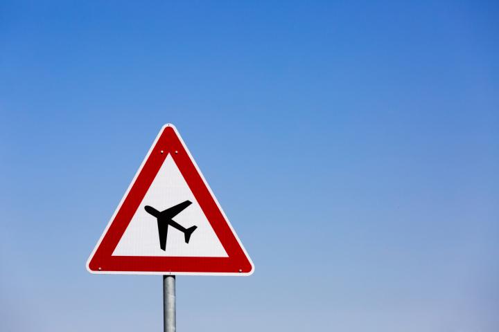Señal de 'peligro avión'.