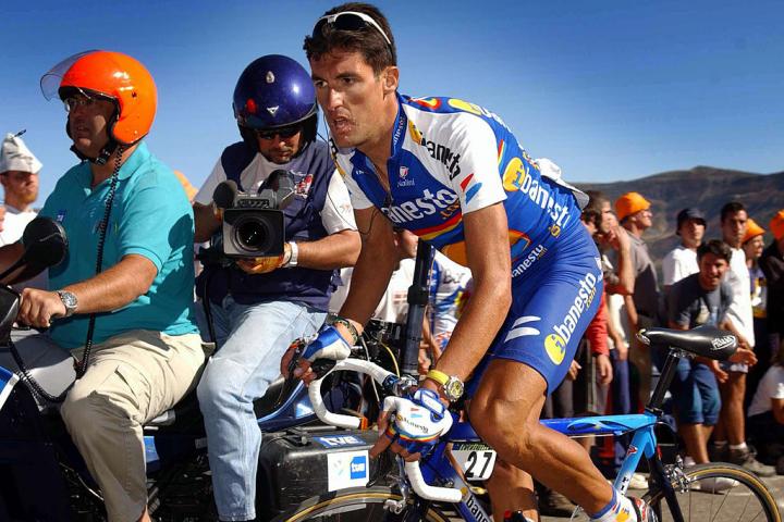 José María Jiménez, directo a la victoria en el Alto de la Cruz de la Demanda en la Vuelta a España 2001