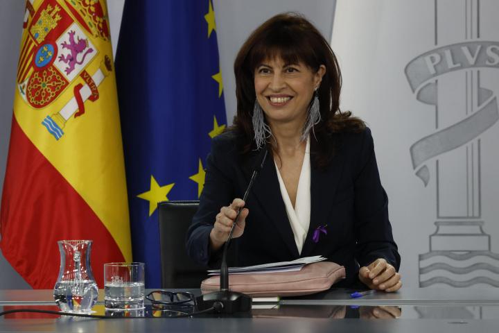 La ministra de Igualdad, Ana Redondo, a su llegada a la rueda de prensa posterior a la reunión del Consejo de Ministros, este martes, en el complejo del Palacio de La Moncloa.