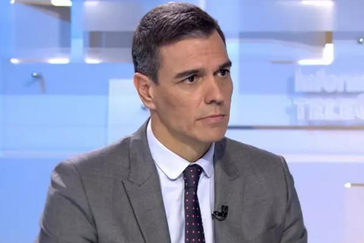 Pedro Sánchez, durante la entrevista en 'Informativos Telecinco'