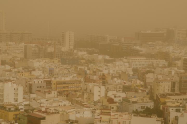 Imagen de archivo de Las Palmas de Gran Canaria cubierta por la calima