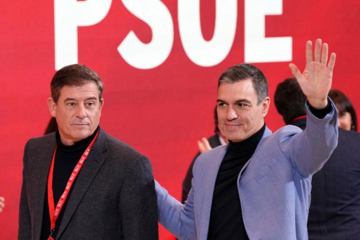 El presidente del Gobierno, Pedro Sánchez, y el candidato a la Xunta del PSG,