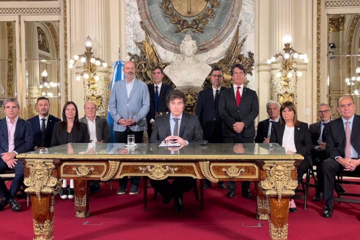 El presidente de Argentina, Javier Milei, junto al resto de miembros de su Gobierno.