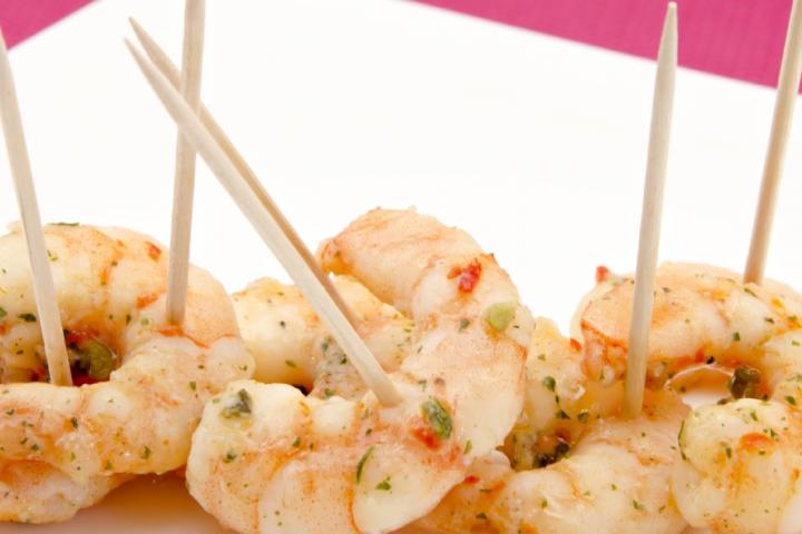 Brocheta de langostino.