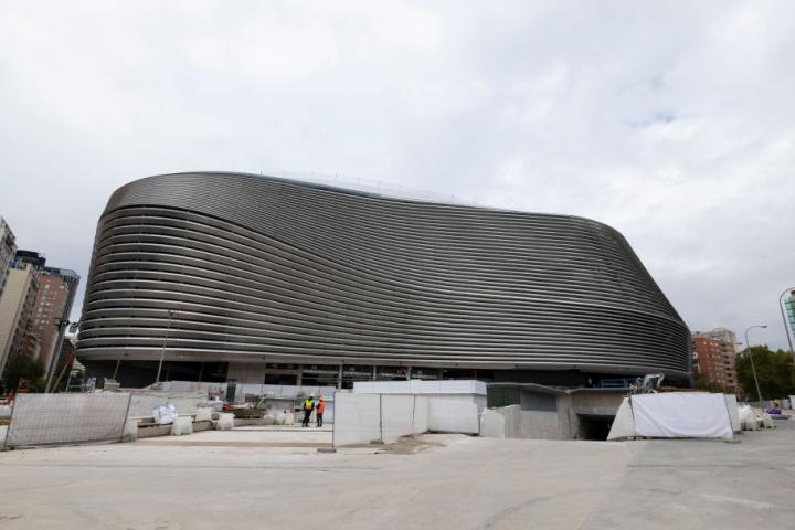 Exteriores del remozado Santiago Bernabéu, posible sede de la final del Mundial 2030