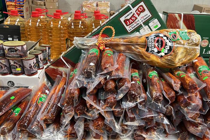 Lote de productos navideños que se pueden encontrar en una de las franquicias de La Trastienda de Parla