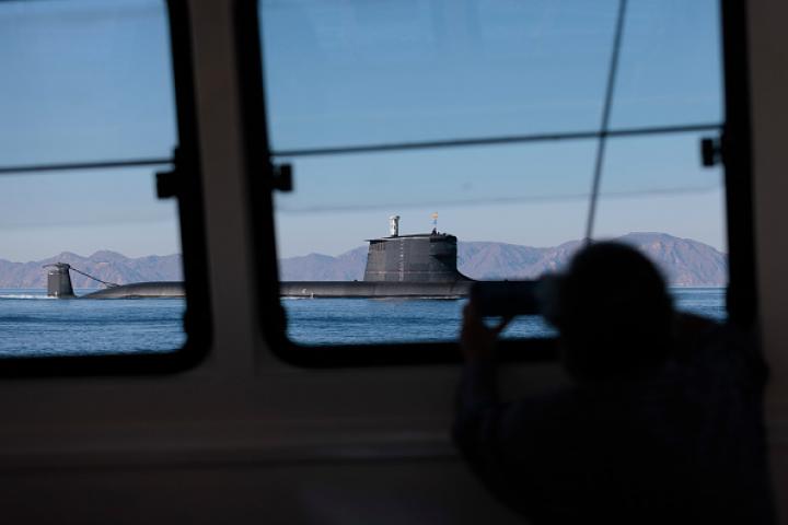 Vista de otra de las grandes obras de ingeniería de Navantia junto a sus fragatas y destructores, el submarino Isaac Peral (S-81).