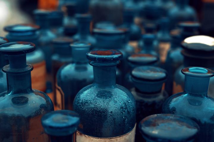 Imagen de archivo de botellas antiguas.