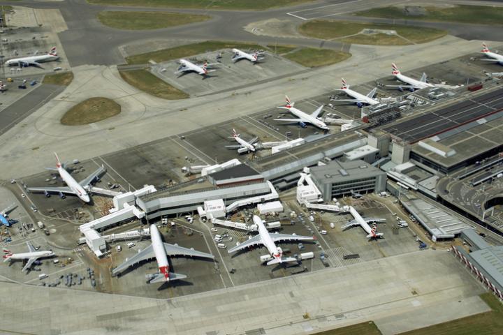 Imagen de archivo de la terminal 4 del aeropuerto londinense de Heathrow.
