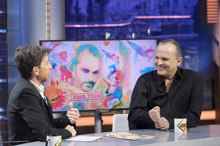 Pablo Motos y Miguel Bosé en 'El Hormiguero'.