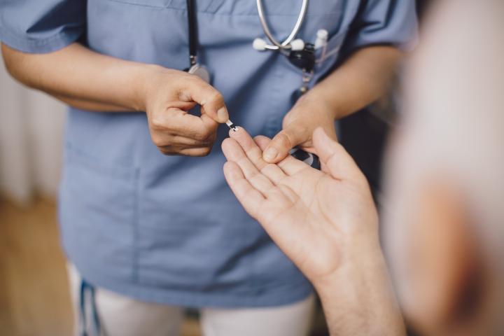 Varios estudios científicos han establecido una relación entre el consumo frecuente de sal y el desarrollo de diabetes tipo 2.