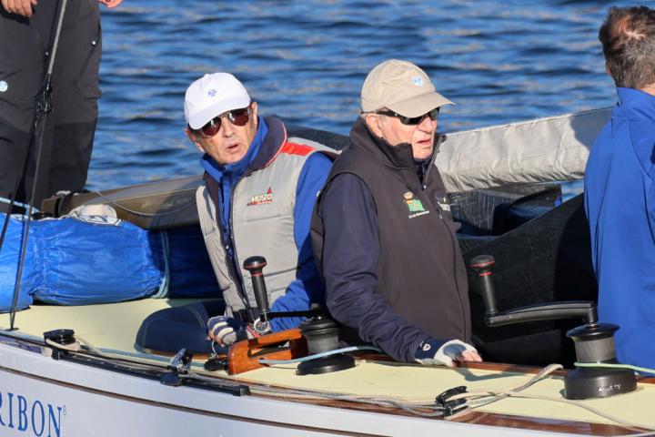 Juan Carlos y su amigo Pedro Campos en Sanxenxo.