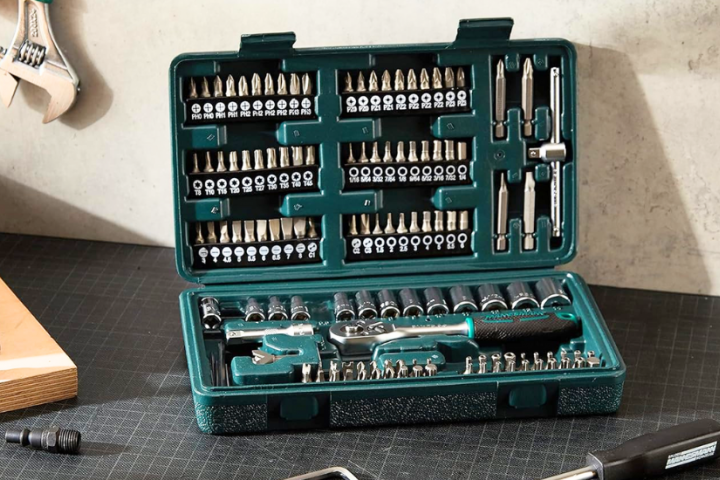 Maletín con juego de llaves de vaso y puntas de destornillador de Mannesmann