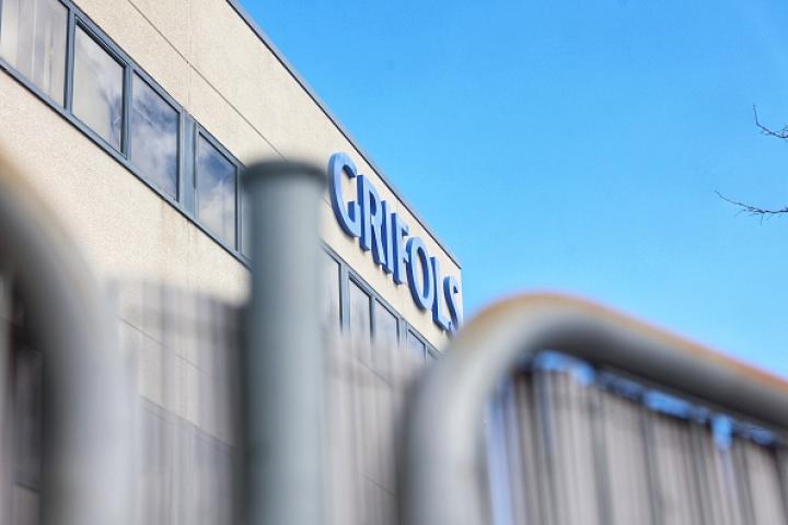 Fachada de la sede de Grifols, en Coslada (Madrid).