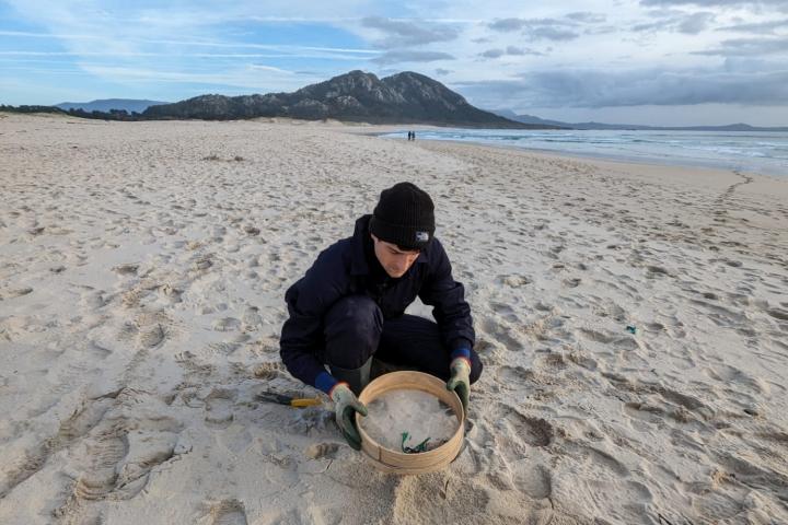 Luís do Río, recogiendo pellets en Area Maior.