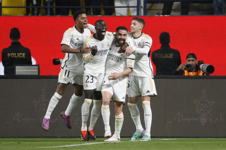 El Real Madrid celebra uno de los goles del partido