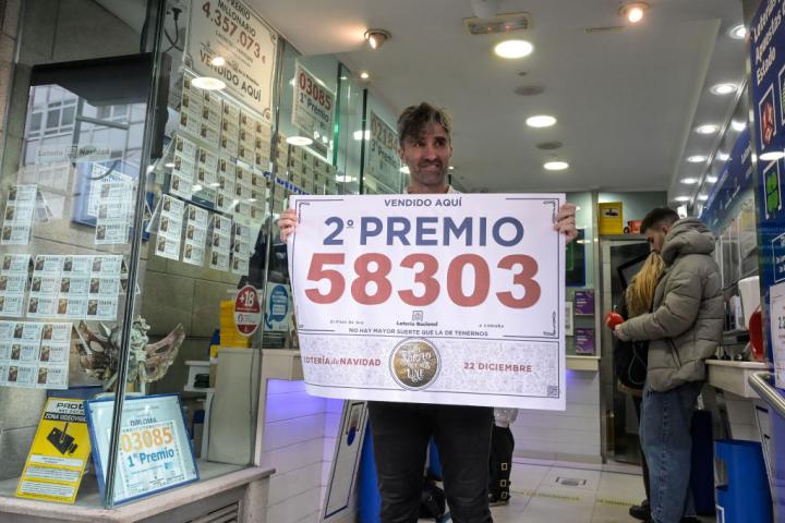 La administración de lotería de A Coruña en la que se vendió el segundo premio de la Lotería de Navidad.