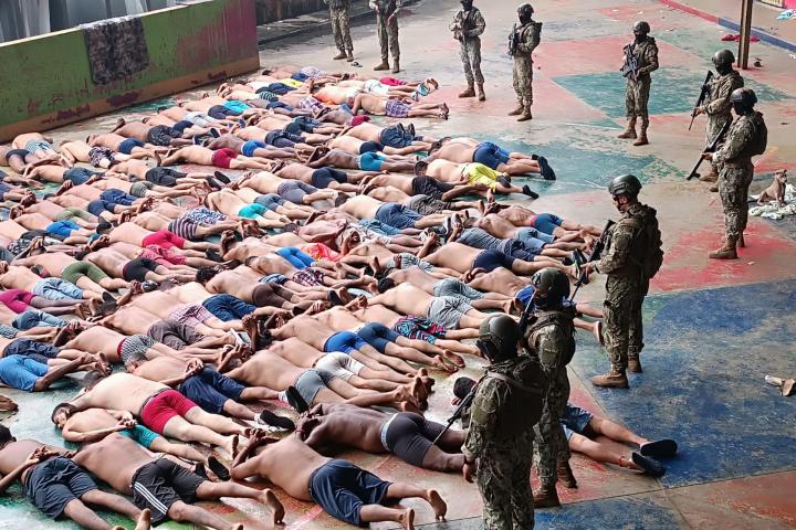 Intervención de las Fuerzas Armadas de Ecuador en la cárcel Regional del Litoral, en Guayaquil (Ecuador).