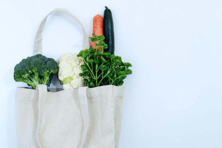 Bolsa de la compra con verduras