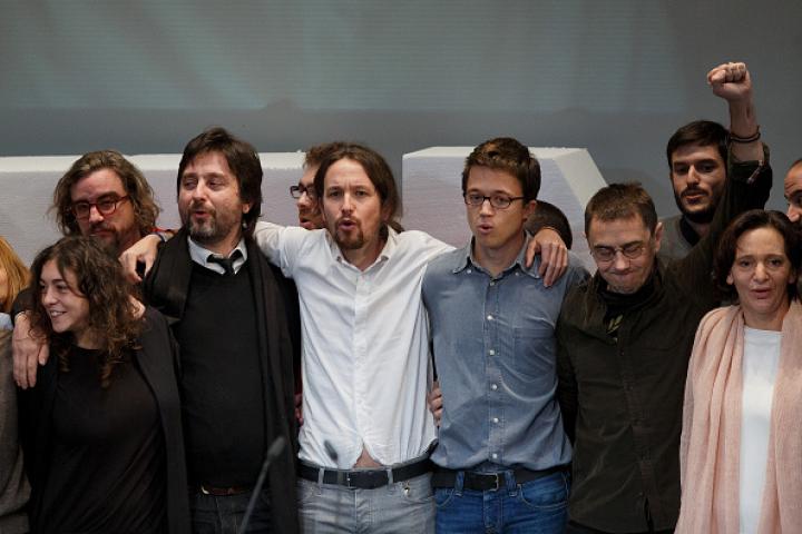 Parte del grupo promotor de Podemos; con el exvicepresidente Pablo Iglesias a la cabeza, el diputado de Sumar Íñigo Errejón o los politólogos Juan Carlos Monedero y Carolina Bescansa.