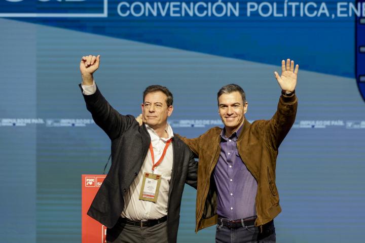 Pedro Sánchez y José Ramón Gómez Besteiro.