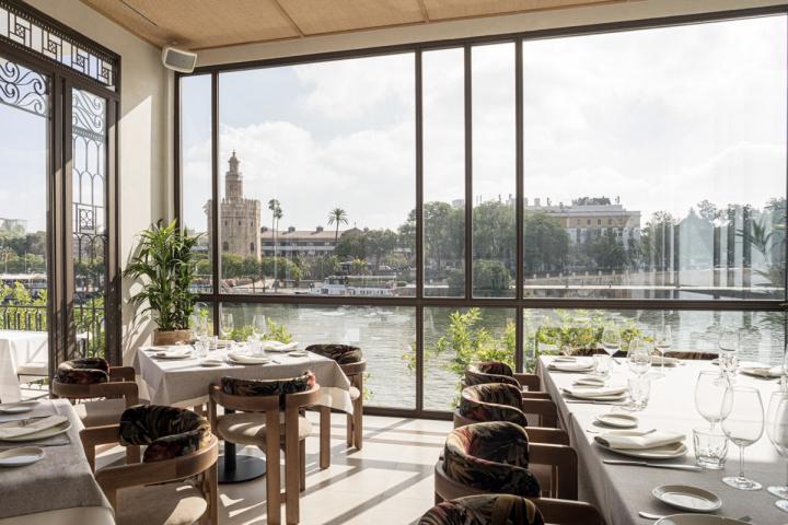 Interior del resturante Río Grande de Sevilla en el que ha comido Hillary Clinton