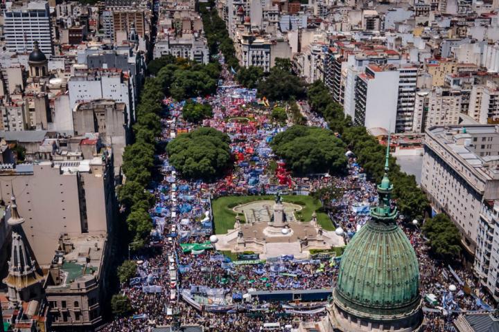 Vista aérea de la principal protesta por la huelga general en Argentina