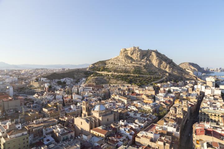 Vista de Alicante, donde se ha vendido el primer premio de la Lotería Nacional del sábado 27 de enero.