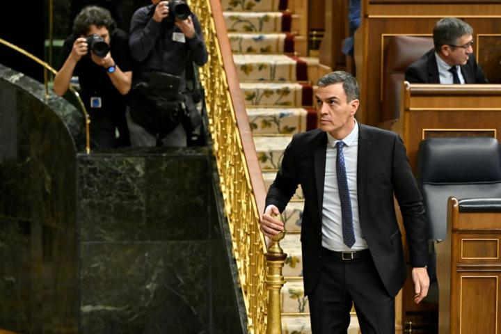 Pedro Sánchez abandona el pleno del Congreso tras el rechazo a la amnistía